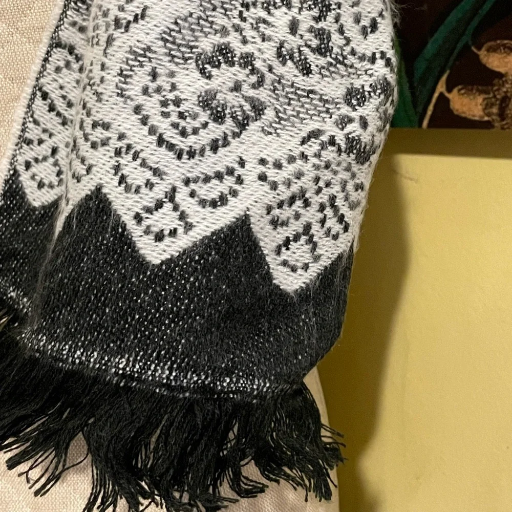 Winter scarf - Picture 3 of 3